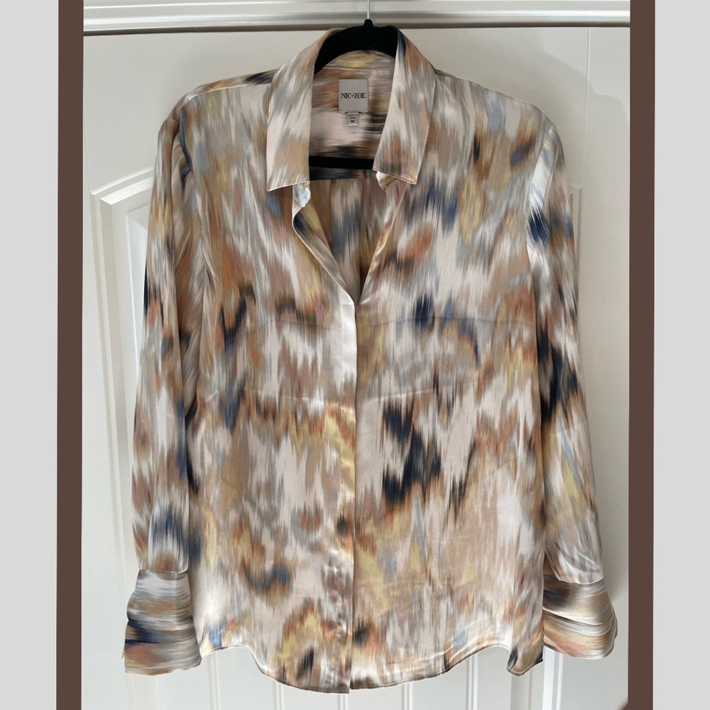 Nic + Zoe blouse with hidden front buttons